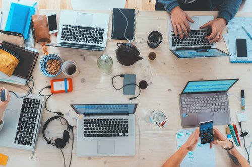 بيع المنتجات الرقمية على الإنترنت 